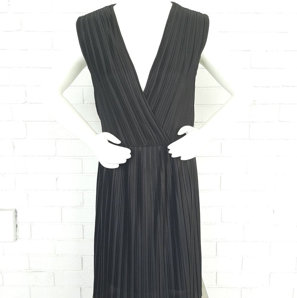 🖤Pleated Dress🖤 - Picture 10 of 12